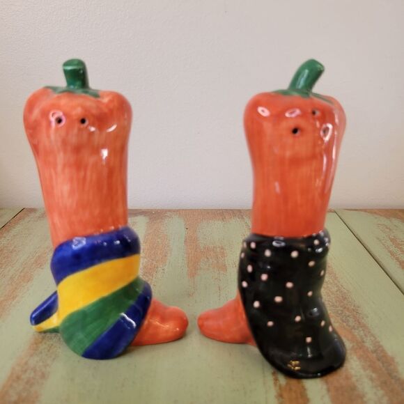 Charming Vintage Anthropomorphic Carrot Salt & Pepper Collectible Shakers - Picture 4 of 12